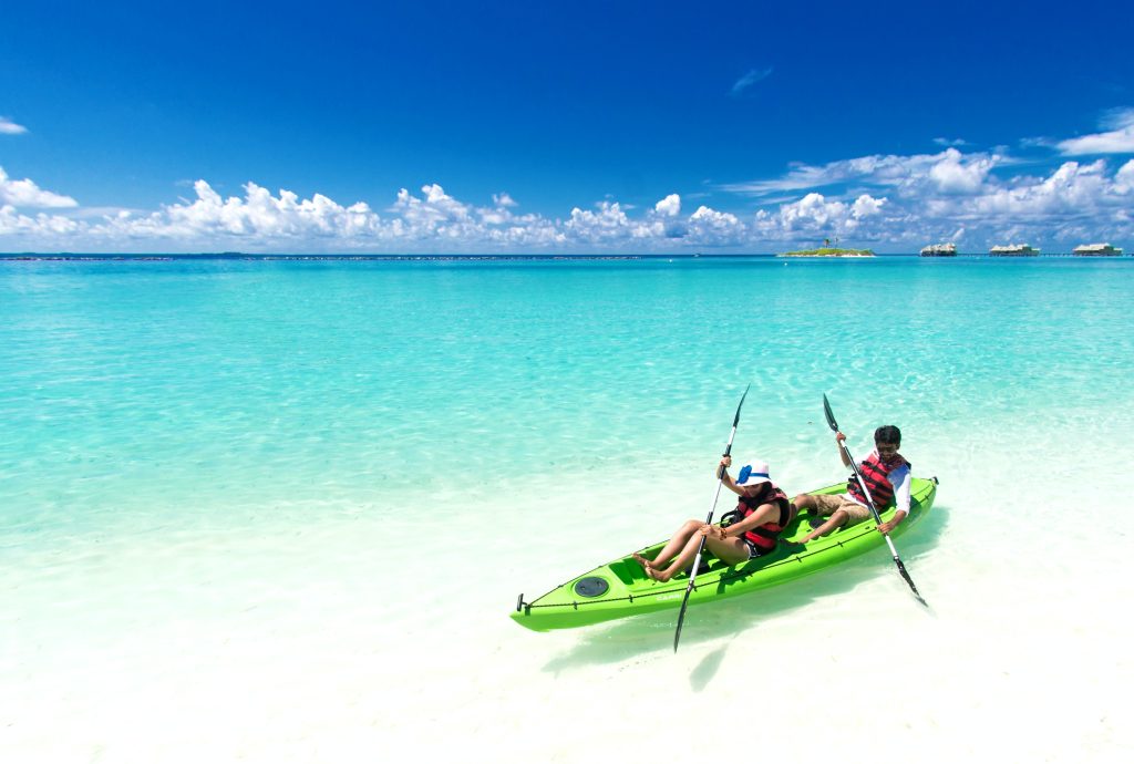 people kayaking on the crystal clear sea, one of the reasons you’ll love living in Sarasota