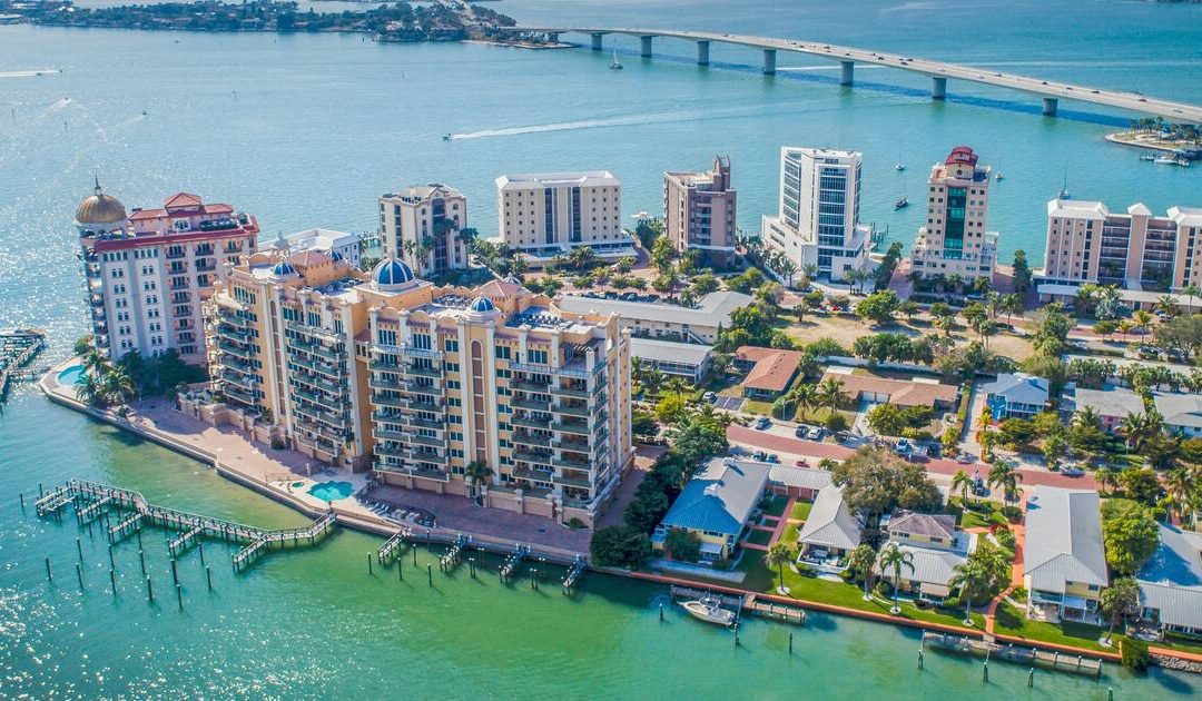 Beachfront Living vs. Inland Retreats Weighing the Pros and Cons in Florida